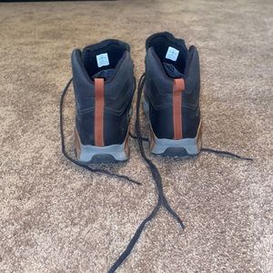 Obōz hiking shoes